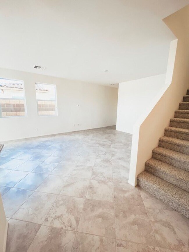 Foto del edificio - Beautiful Townhome in a Gated Community with 2-Car Garage!!