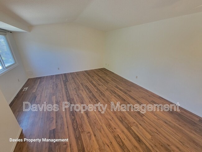 Building Photo - 403 Willow Ct NW
