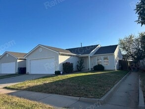 Building Photo - 9232 Snowberry Dr