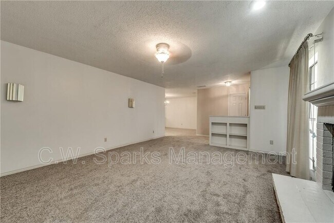 Foto del edificio - 3043 Modella Ave