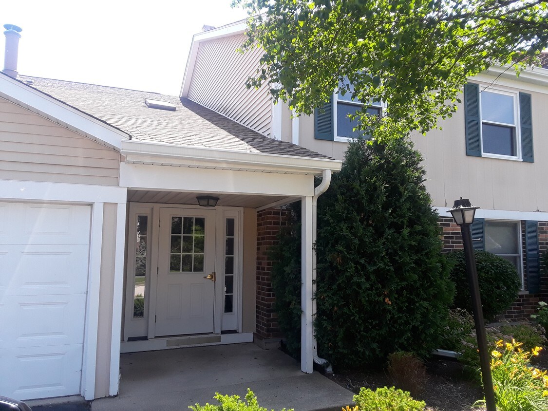 Front Entrance - 555 N Deer Run Dr
