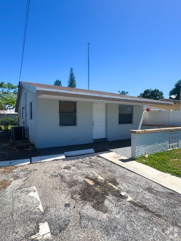 Building Photo - 2647 NW 20th St