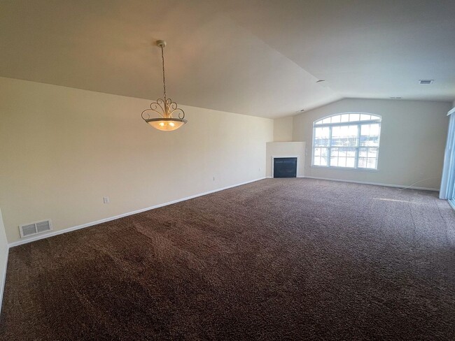 Building Photo - Spacious Executive Style Condo