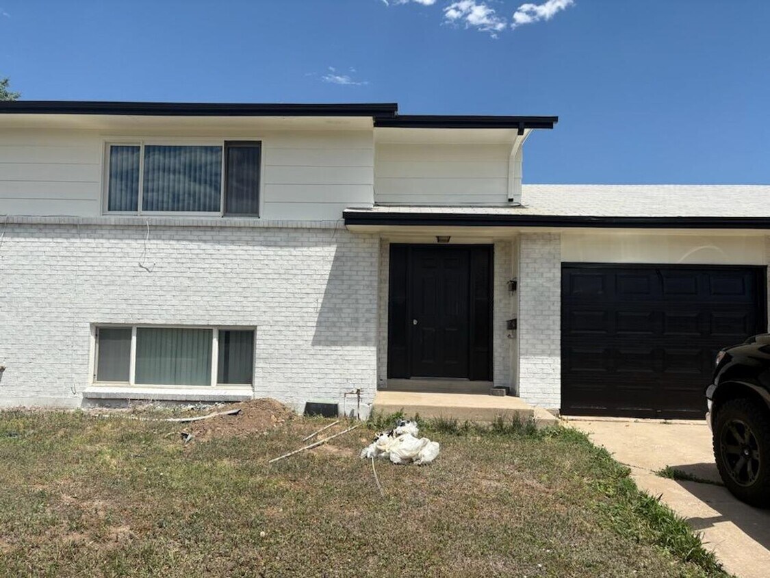 Foto principal - 8886-8888 Lowell Blvd (DUPLEX)