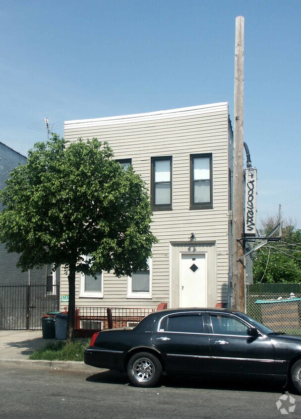 Primary Photo - 1110 Fteley Ave