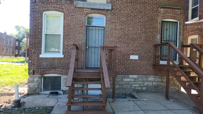 Foto del edificio - 3721 Iowa Ave