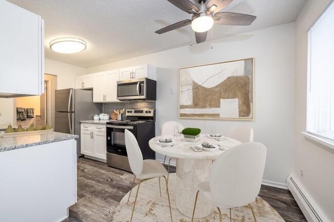 Foto del edificio - Parkway Manor Apartment Homes