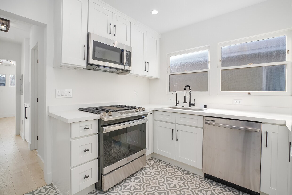 Foto principal - 3825 Westwood Blvd