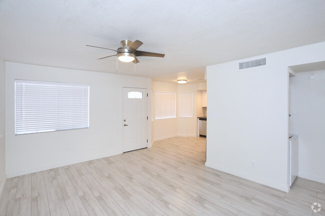 2 HAB, 1 BA: 810 ft² - 36 Arcadia