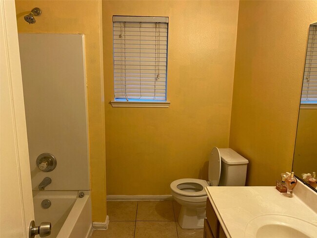 Building Photo - 9311 Eaglewood Spring Dr