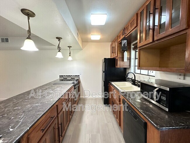 Building Photo - 5300 E Waverly Dr