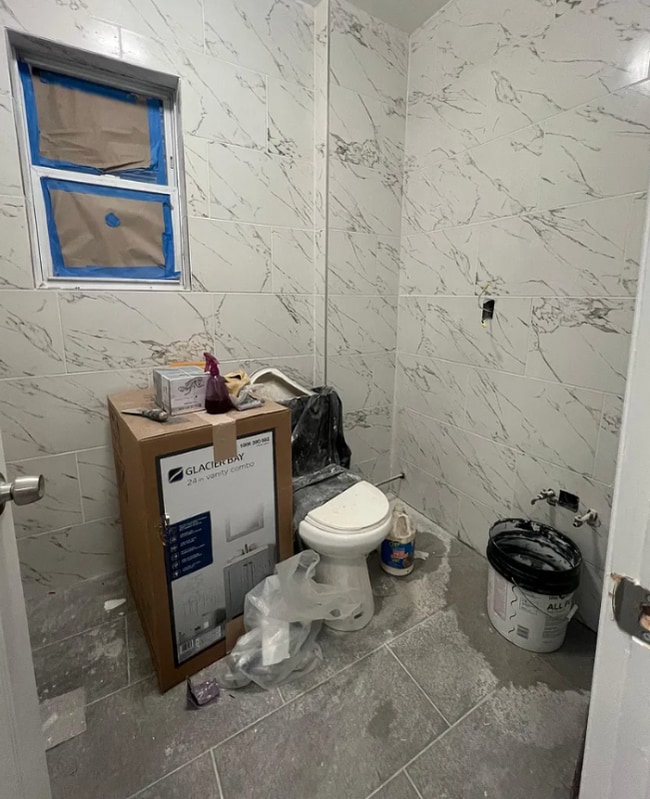 Building Photo - 4465 Park Ave