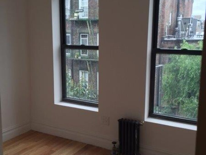 Primary Photo - 323 E 9th St