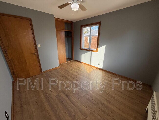 Foto del edificio - 1981 W Villard Ave