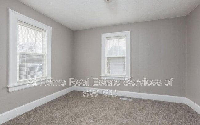 Building Photo - 1321 W Elm St