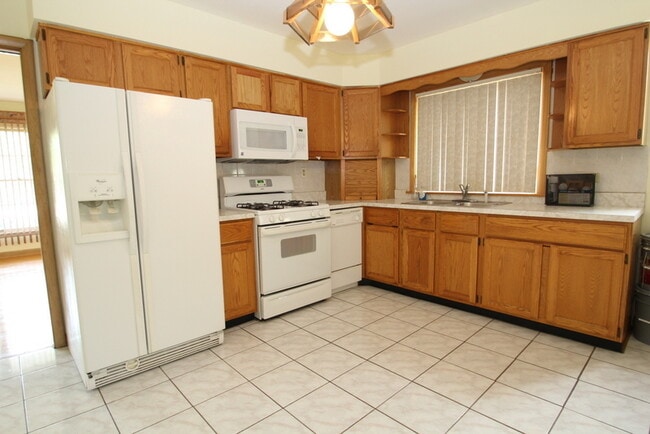 Building Photo - 1310 S Cumberland Ave