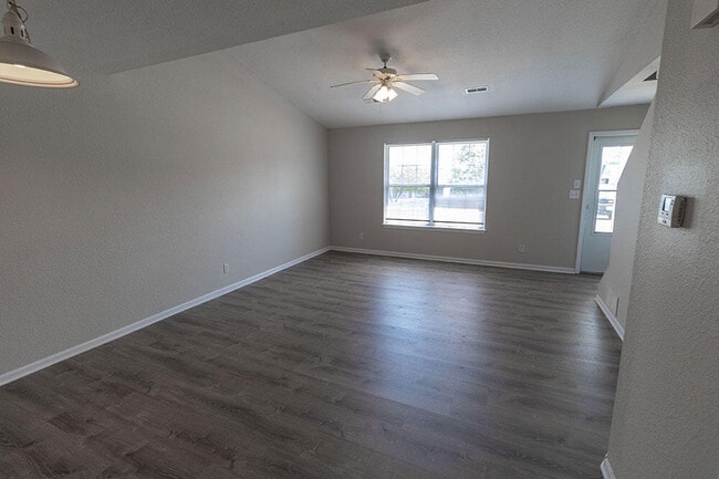 Foto del edificio - 4307 Derby Ridge Dr