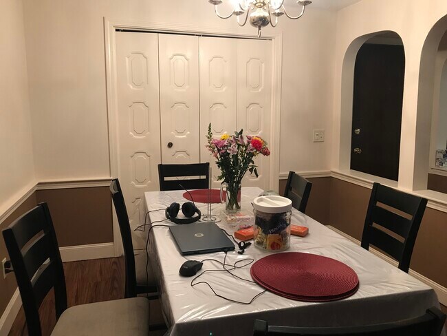 dining room - 3 Shadowbrook Ln