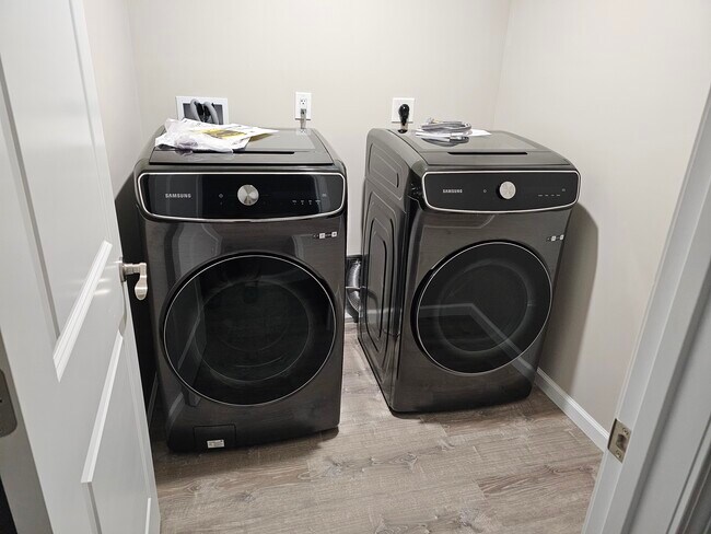 Building Photo - 2706 Bent Grass Dr