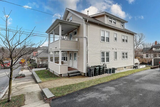 Foto del edificio - 173 Chace Ave