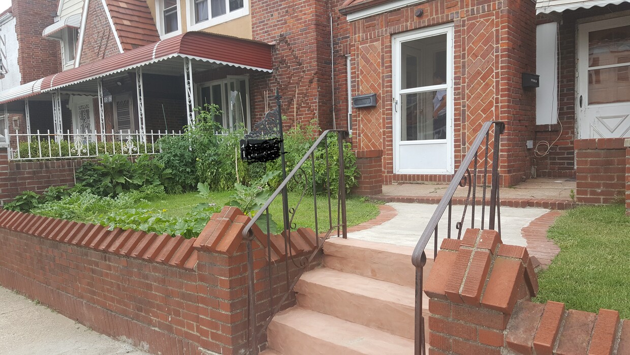 Front entry - 13136 225th St