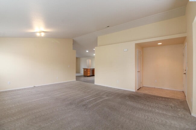 Foto del edificio - 3 Bed/2 bath Home in West Pasco