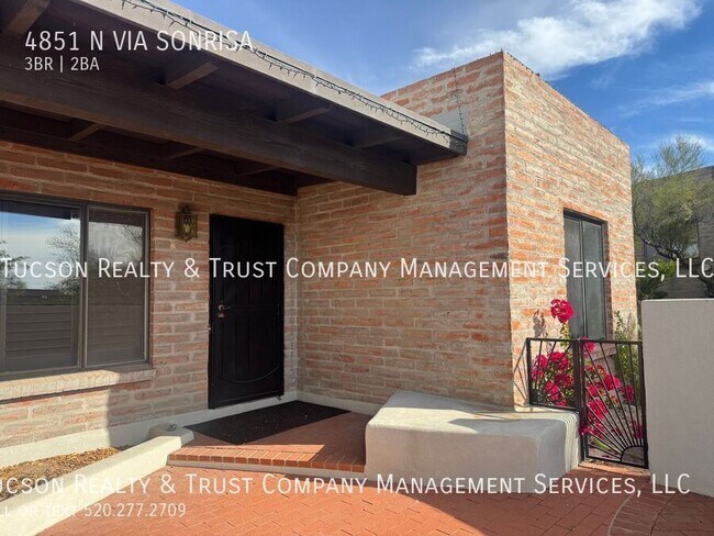 Building Photo - 4851 Vía Sonrisa