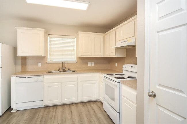 Building Photo - 2621 Marlin Dr