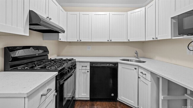 Building Photo - 211 Fair Harbor Dr