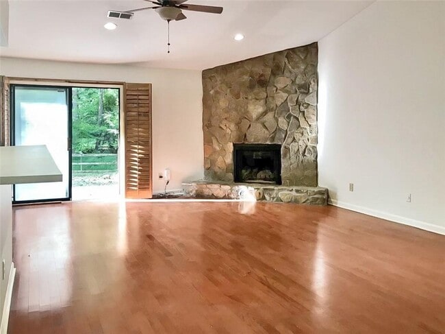 Foto del edificio - 2950 Cedar Knoll Dr