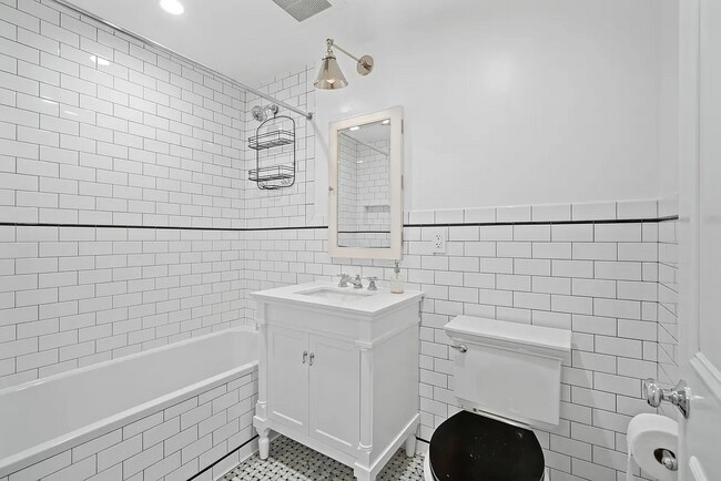 Foto del edificio - 110 Putnam Ave