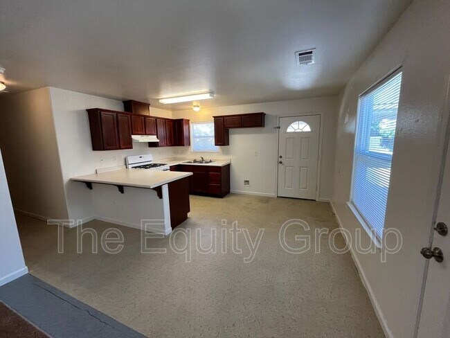 Foto del edificio - 540 E Lakeview Ave