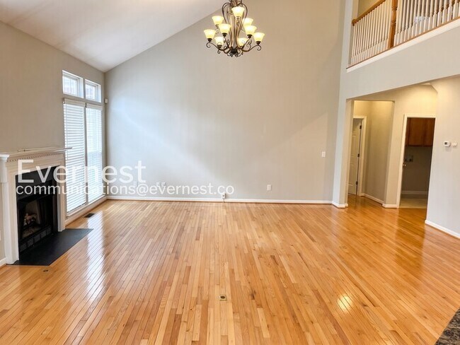 Foto del edificio - 743 Rolling Fork Dr