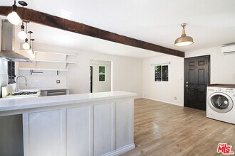 Building Photo - 1159 S Hayworth Ave