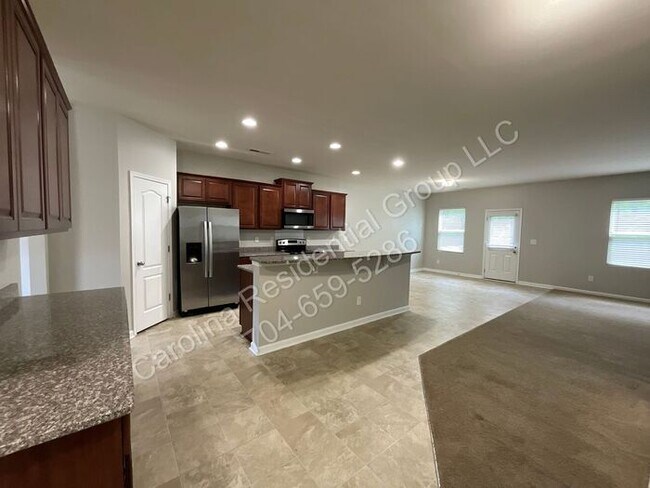 Building Photo - 9143 Magnolia Lily Ave