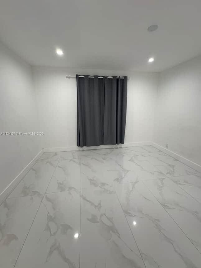 Building Photo - 16082 NE 9th Ct