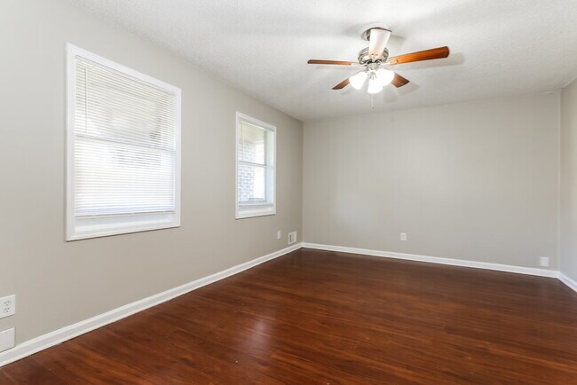 Building Photo - 8904 Creekwood Ct