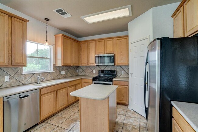 Building Photo - 3016 Fleet Dr
