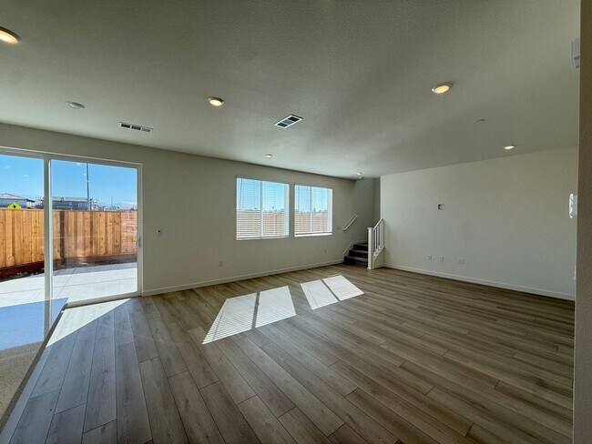 Building Photo - 211 Dogwood Ct
