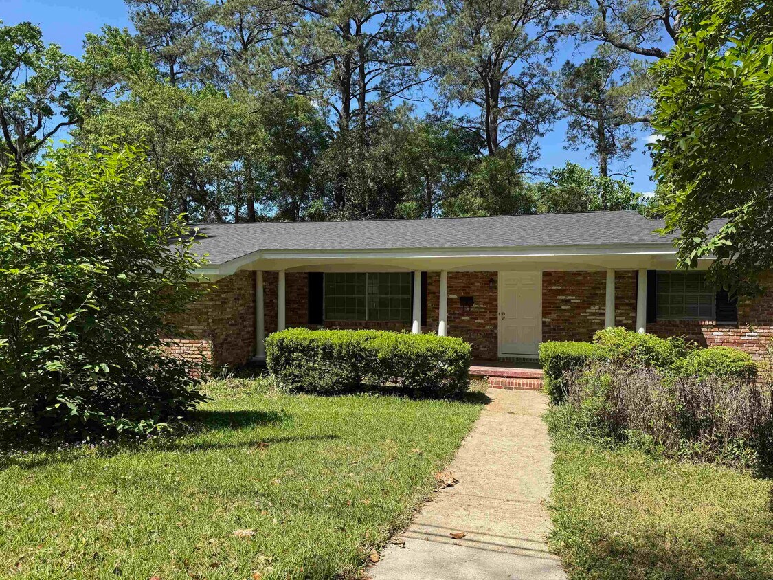 Foto del edificio - 704 Hillcrest St