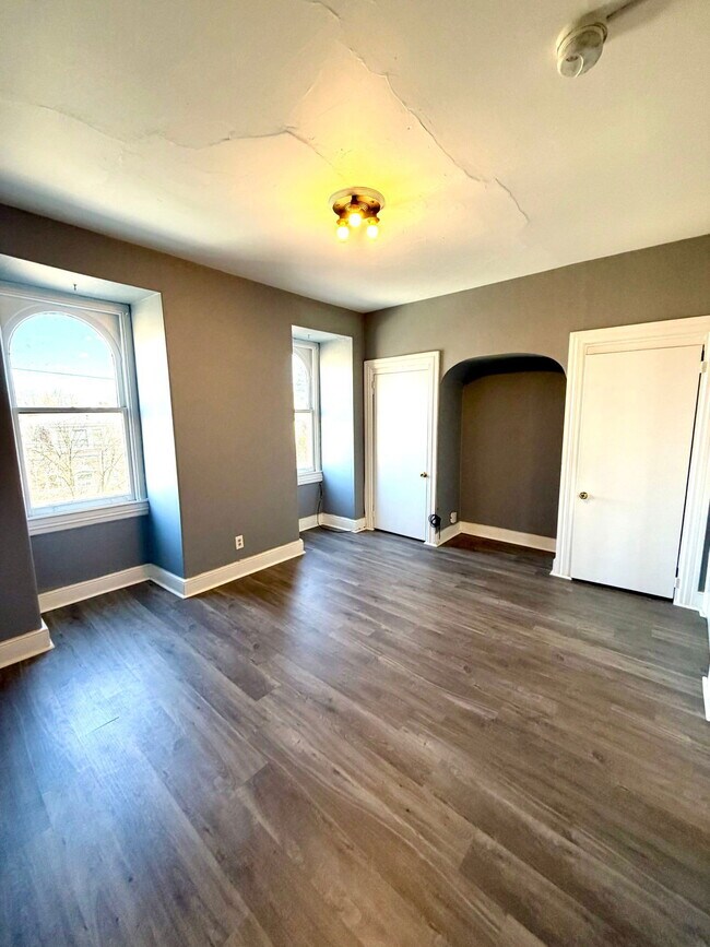 Building Photo - 446 N Duke St