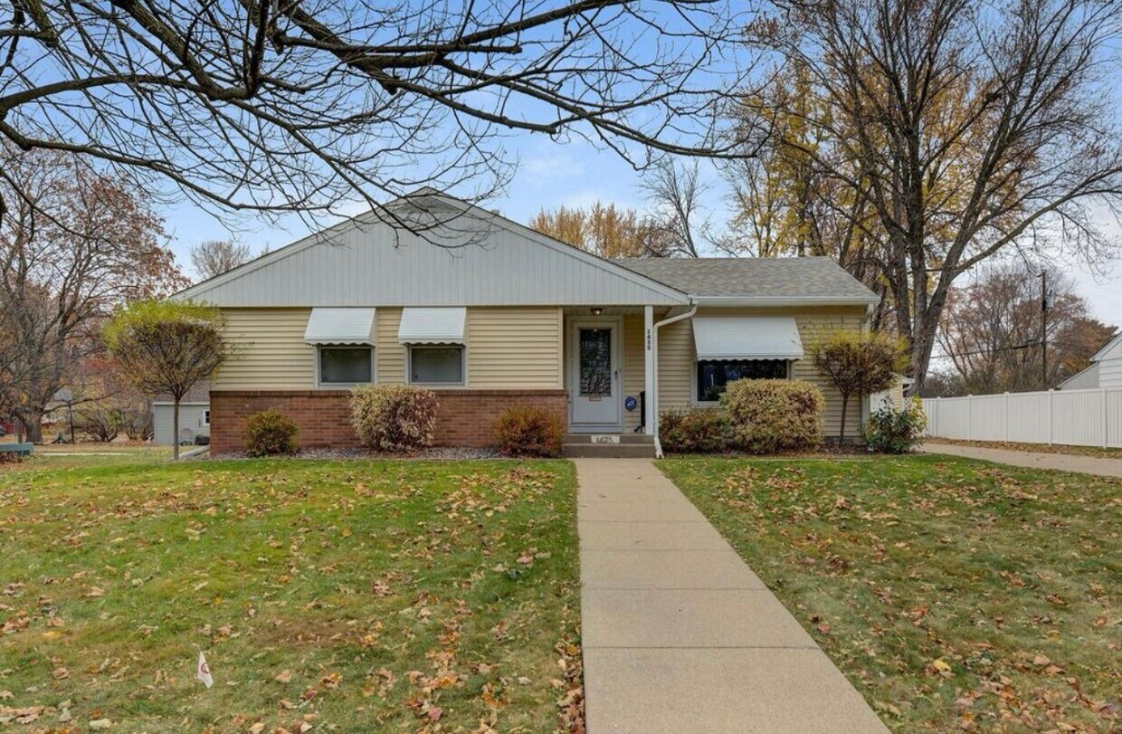 Primary Photo - 1435 Price Ave