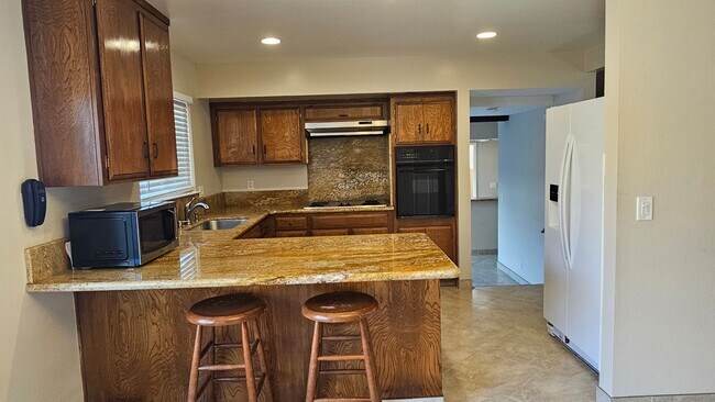 Foto del edificio - RENT WILL BE $3950 THROUGH MAY 2026!