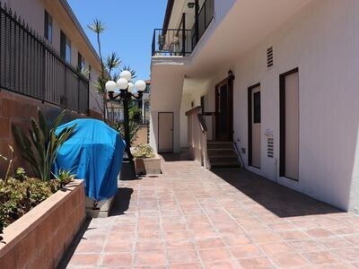 Foto del edificio - 985 W 9th St