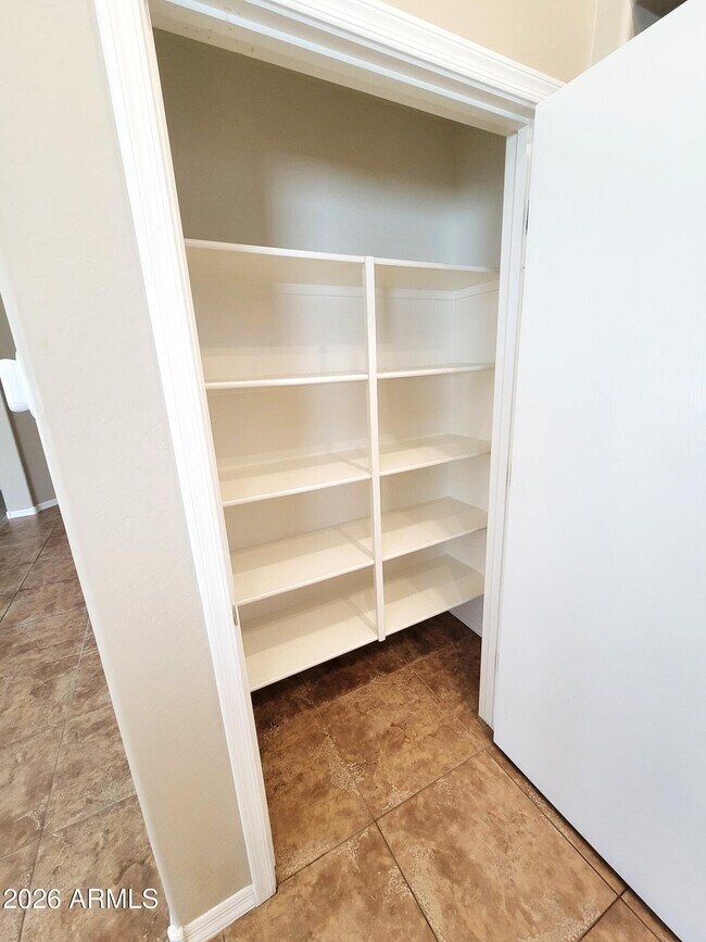 Building Photo - 809 W Desert Valley Dr