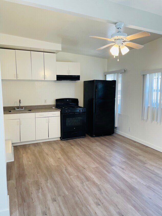Foto principal - 10809 Lindbrook Dr