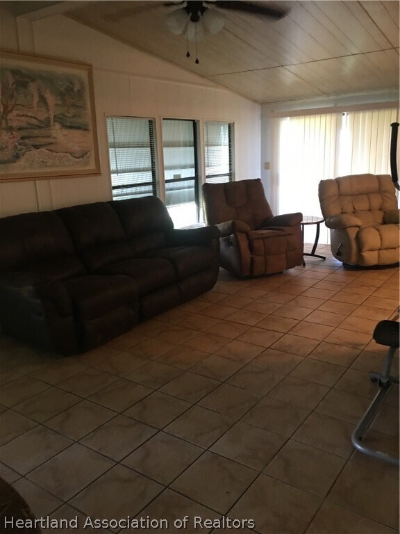Foto del edificio - 1625 S Lake Reedy Blvd