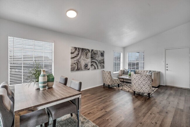 Foto del edificio - 1735 Rutland Dr