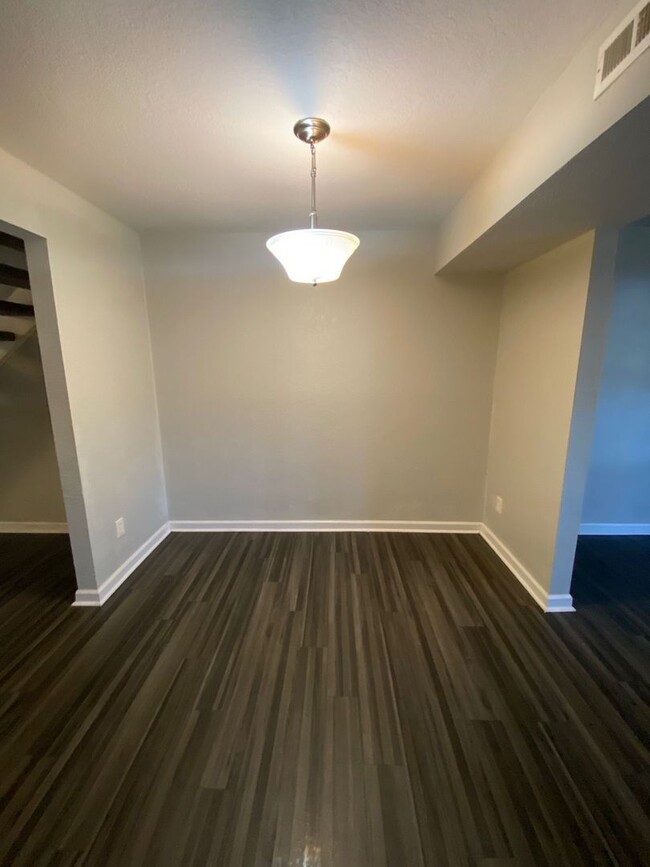 Foto del edificio - Spacious 3 Bedroom 2.5 Bath Townhome! "ASK...