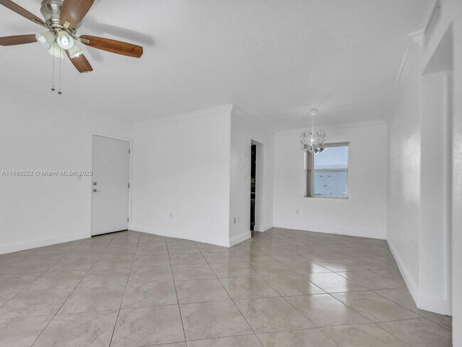 Foto del edificio - 8601 SW 94th St
